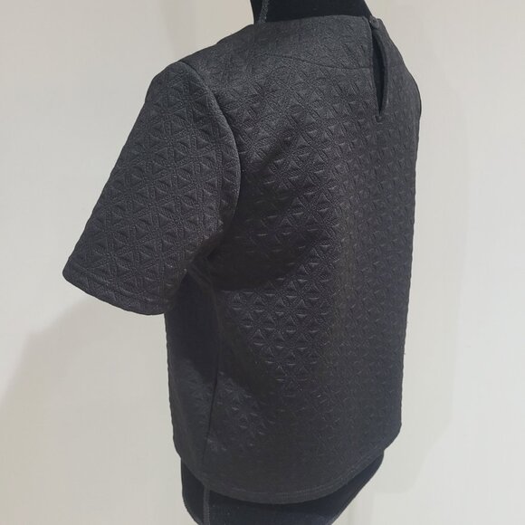Women's Short Sleeve Quilted T-Shirt with Back Button Enclosure Size Small Black - Picture 2 of 11